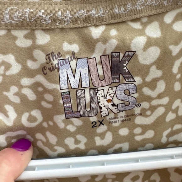 Muk Luks bathrobe - Picture 3 of 4